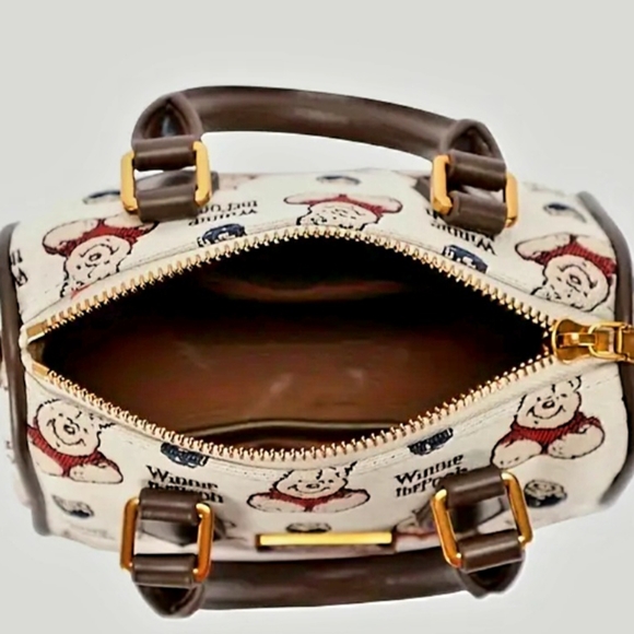 Winnie the pooh mini cross body bag - Picture 4 of 7